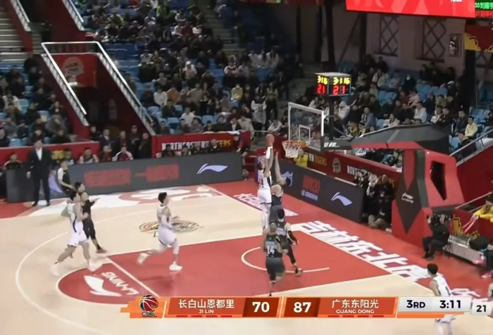 开云体育APP下载-朱芳雨神了！40+顶级外援完美接班马尚，广东第十二冠稳了？|奎因|胡明轩|马尚-布鲁克斯|徐杰|广东男篮_新浪体育_新浪新闻