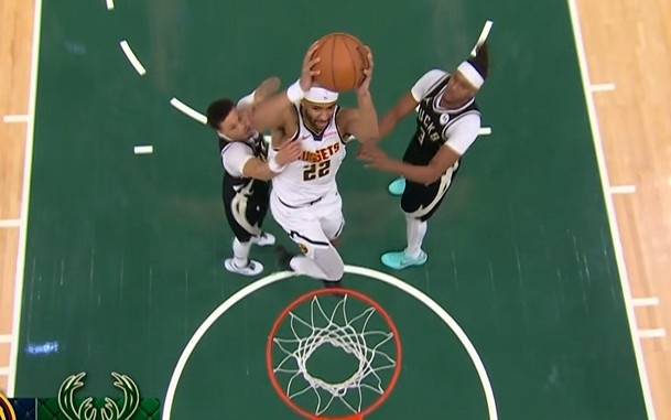 势如破竹！纳吉反击切入接球双手暴扣打停雄鹿