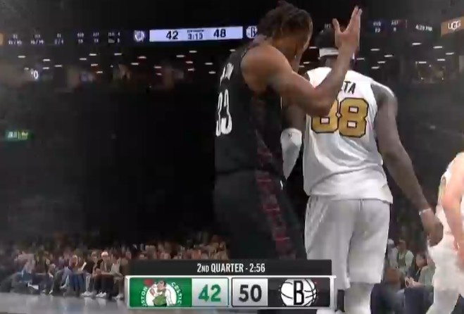 开云-牵制力太强！小迈克尔·波特突破 抛传助飞克拉克斯顿空接暴扣